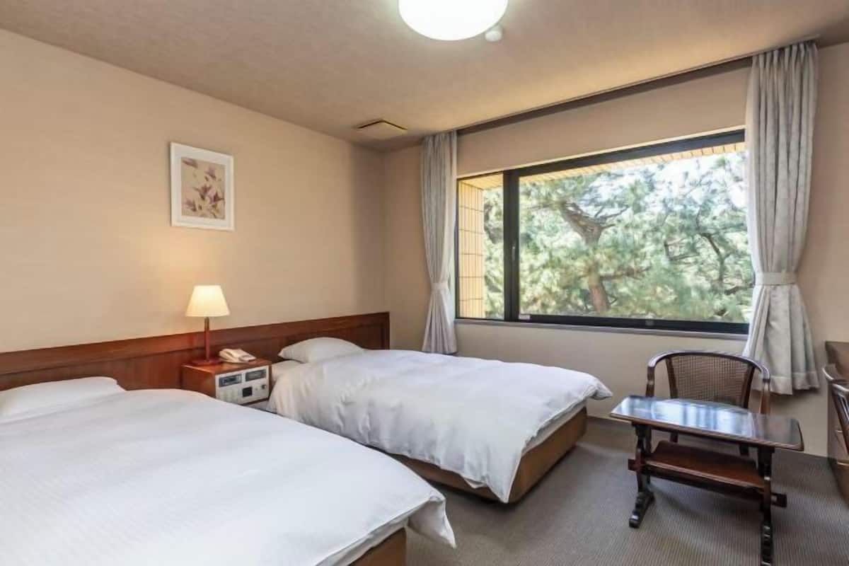 1 bedroom, iron/ironing board, free WiFi