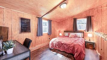 3 bedrooms, desk, free WiFi, bed sheets