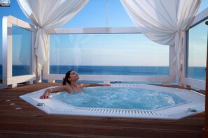 Junior Suite, Sea View | 1 bedroom, minibar, in-room safe, desk