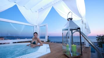 Junior-Suite, Meerblick | 1 Schlafzimmer, Minibar, Zimmersafe, Schreibtisch