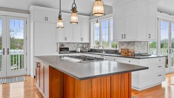 KylskÄp, mikrovÄgsugn, ugn och spishÀll