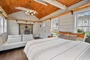 4 bedrooms, iron/ironing board, free WiFi