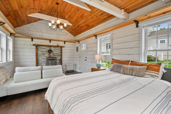 4 bedrooms, iron/ironing board, free WiFi - Marshside Cape Escape with Space & Views (Sandwich)