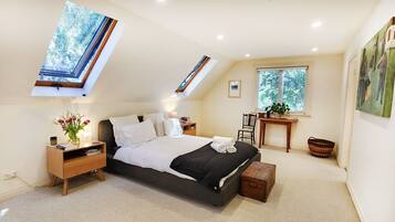 3 bedrooms, desk, iron/ironing board, free WiFi