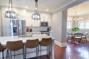 Fridge, microwave, oven, stovetop - Hot Tub, Tiki Bar & Harry Potter Room- Clintonville Family Retreat (Columbus)