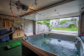 Indoor spa tub