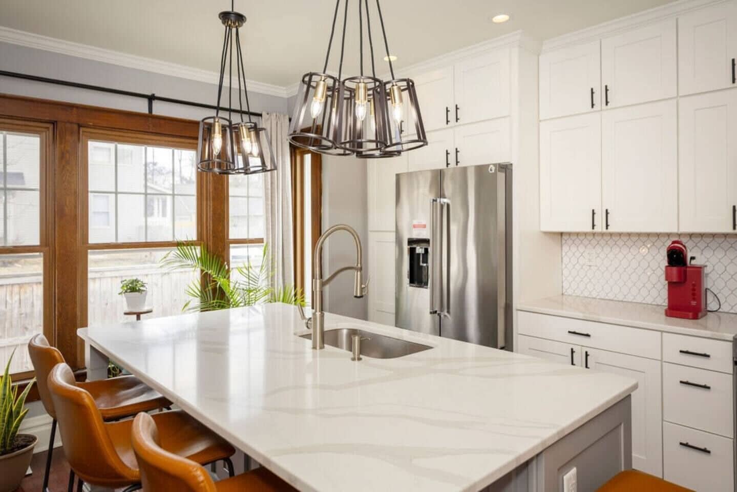 冷蔵庫、電子レンジ、オーブン、コンロ