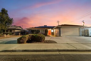 Exterior - Oasis Hideaway! (Las Vegas)