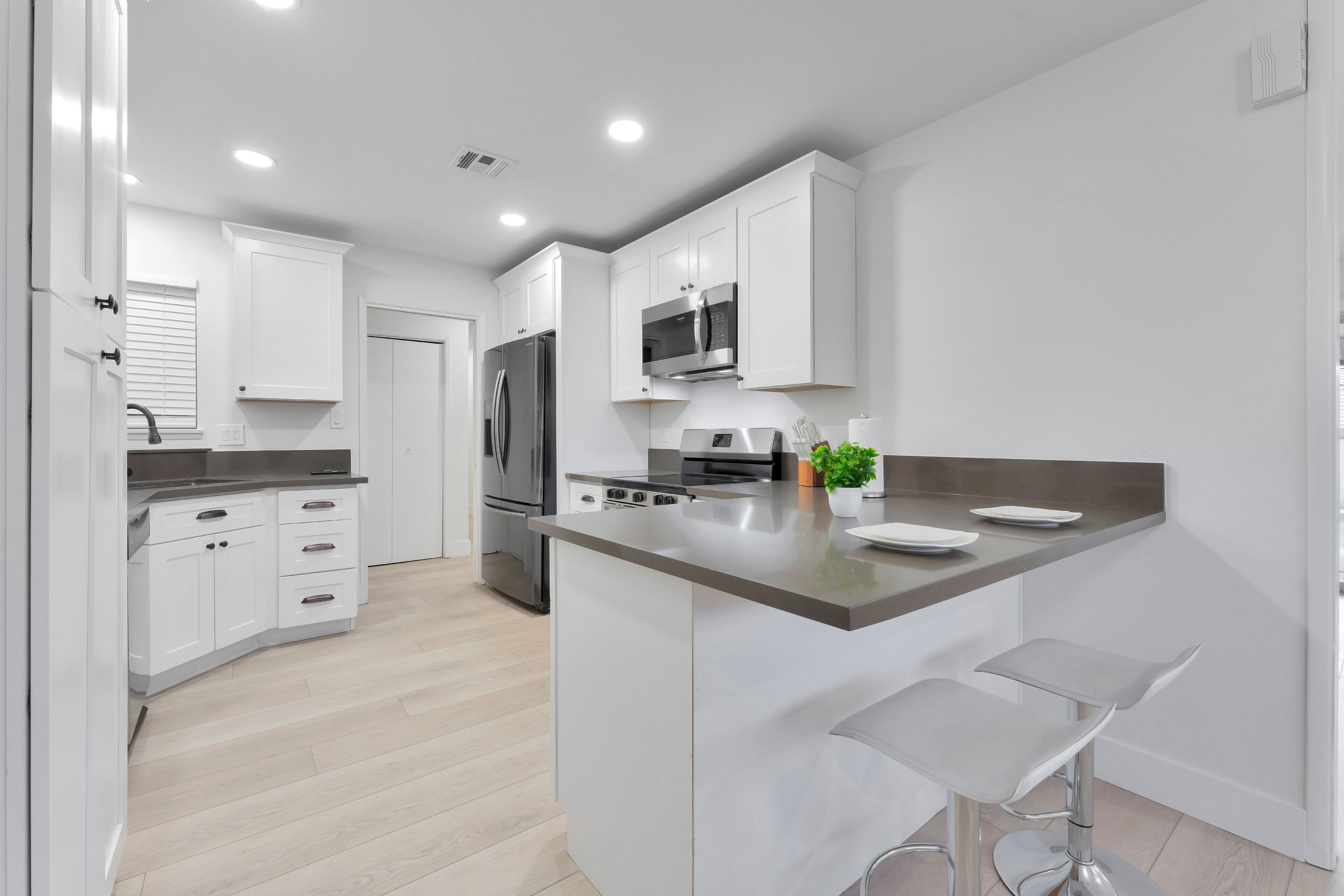 Microwave, oven, stovetop, dishwasher