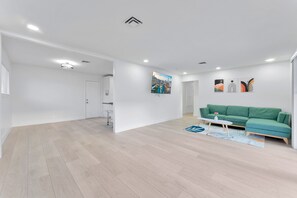 Smart TV - Oasis Hideaway! (Las Vegas)