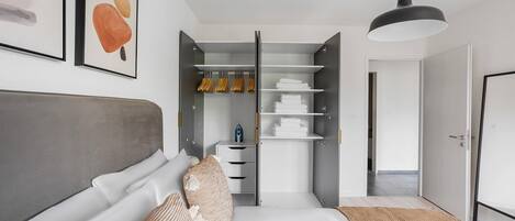 2 chambres, fer et planche Ă repasser, Wi-Fi, literie fournie