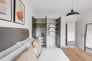 2 chambres, fer et planche à repasser, Wi-Fi, draps fournis