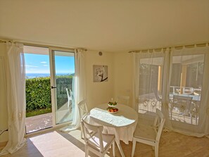 Dining - Stunning villa with WIFI, A/C, TV, terrace, pets allowed and panoramic view, close to Viareggio (Corsanico-bargecchia)