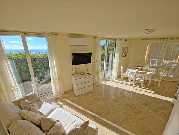 TV, stereo - Stunning villa with WIFI, A/C, TV, terrace, pets allowed and panoramic view, close to Viareggio (Corsanico-bargecchia)