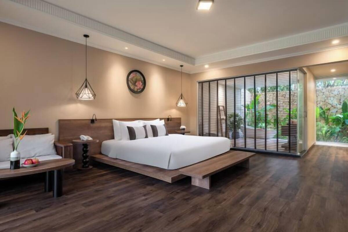 1 bedroom, in-room safe, blackout drapes, soundproofing
