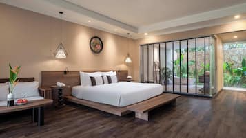 Sen Blooming Villa | In-room safe, blackout curtains, soundproofing, iron/ironing board