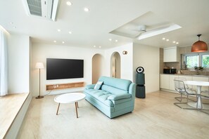 Living area - a new beautiful, clean n comfortable pension by the coasts(opt.bbq) (Samcheog)