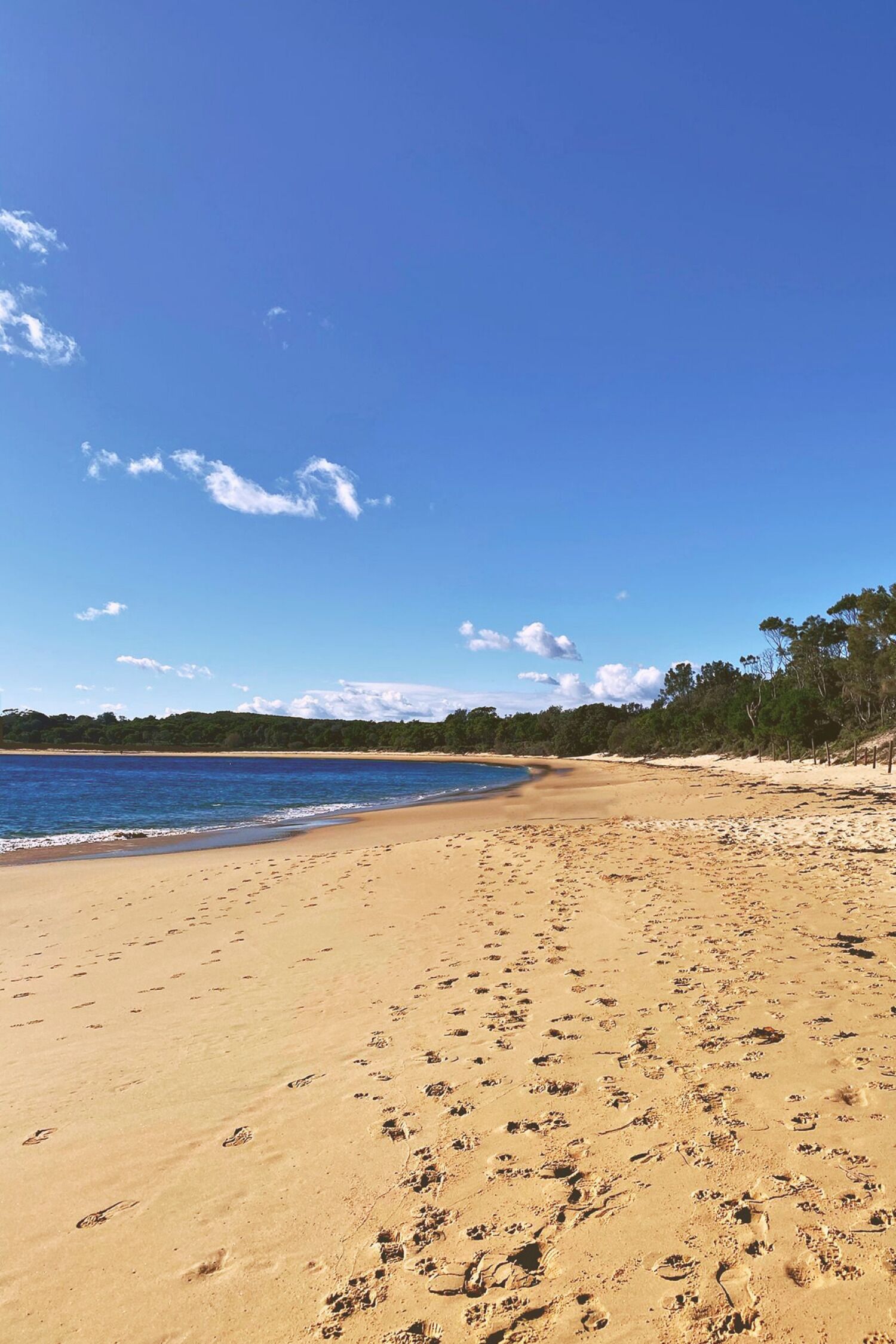 Beach nearby, sun-loungers, beach towels