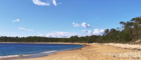 Beach nearby, sun-loungers, beach towels