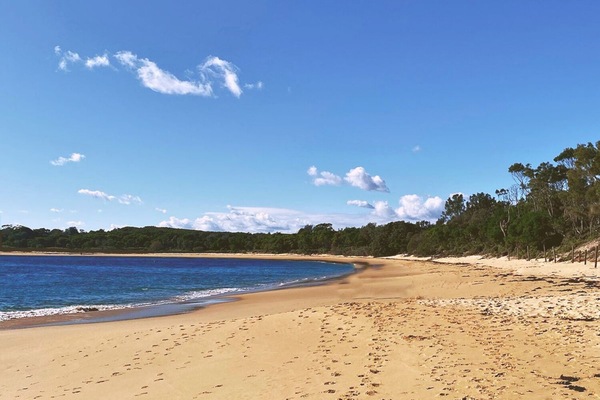 Beach nearby, sun loungers, beach towels