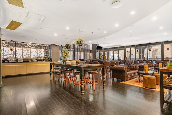 Dining - Comfort & Convenience on Little Bourke (Melbourne)