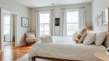 4 bedrooms, desk, iron/ironing board, free WiFi