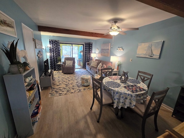 Smart TV, books - Misty Mare Townhouse - Gorgeous home on Chincoteague Island (Chincoteague)