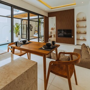 Villa | Living area | 43-inch Smart TV with digital channels - The Serendipity Palms Villa by Betterplace (Canggu)