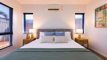 4 Schlafzimmer, Schreibtisch, Bügeleisen/Bügelbrett, Reisekinderbett