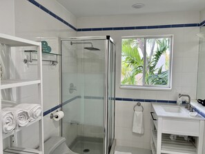 Shower, hair dryer, towels, soap - D’Mauchi/Apartament/Downtown/Miami/Beach 20 min/Central Location/ Spring Garden (Miami)