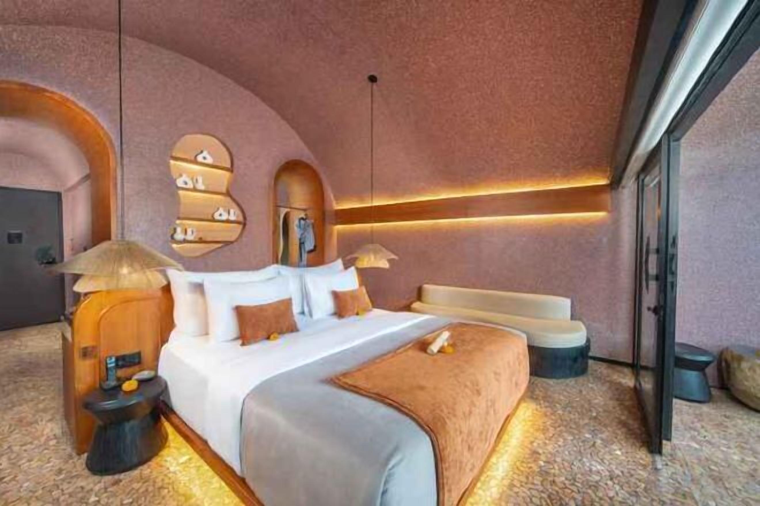 Literie hypoallergénique, minibar, coffres-forts dans les chambres