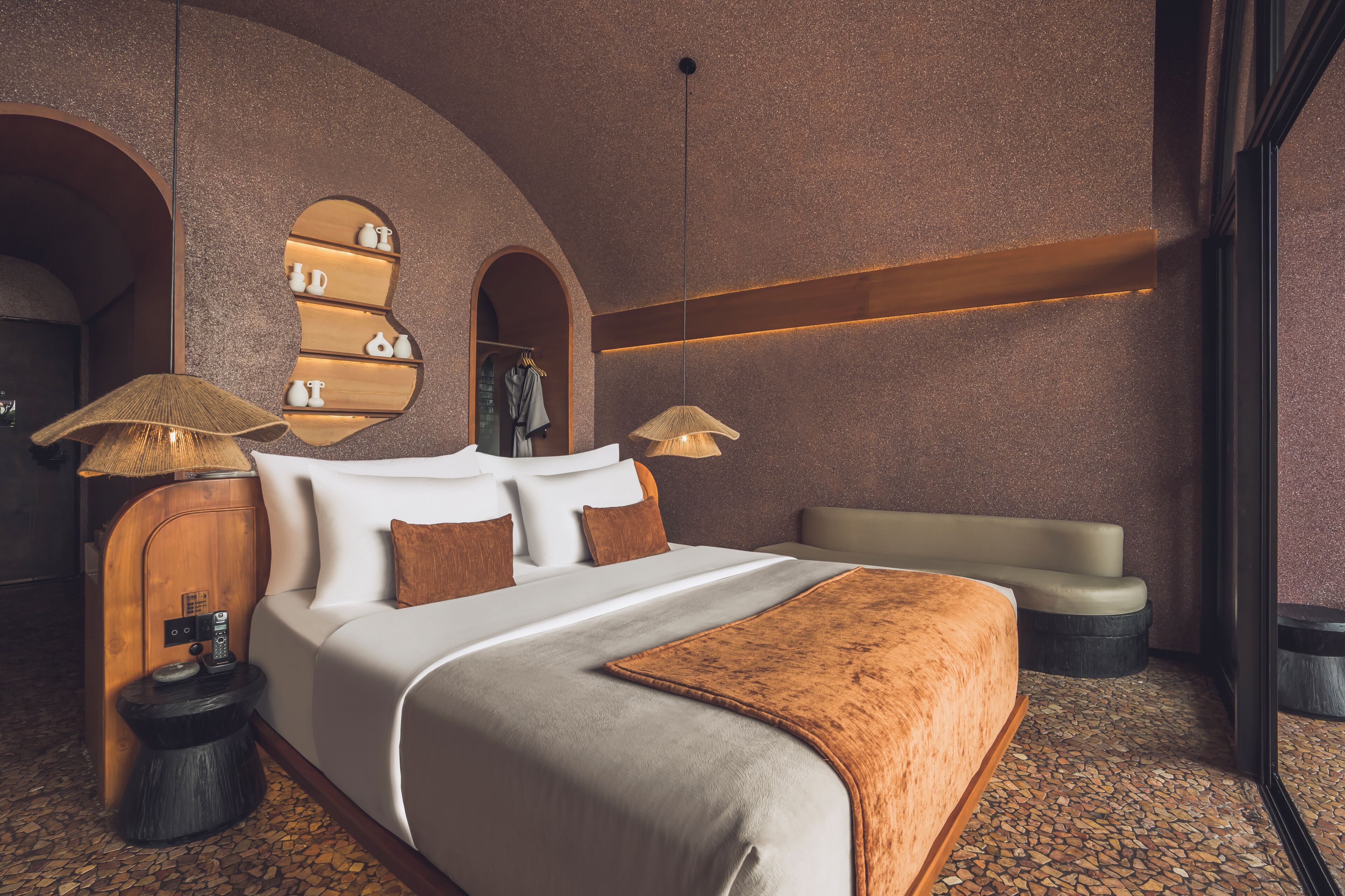 Suite | Hypo-allergenic bedding, minibar, in-room safe, desk