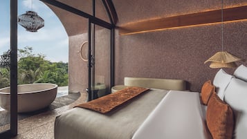 Grand Suite | Hypo-allergenic bedding, minibar, in-room safe, desk