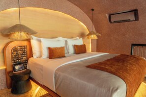 1 Bedroom Villa with Private Pool - Adult Only | Bộ đồ giường kháng dị ứng, minibar, két bảo mật tại phòng, bàn 