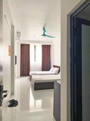 Habitación cuádruple familiar | Ropa de cama hipoalergénica, escritorio, insonorización y wifi gratis