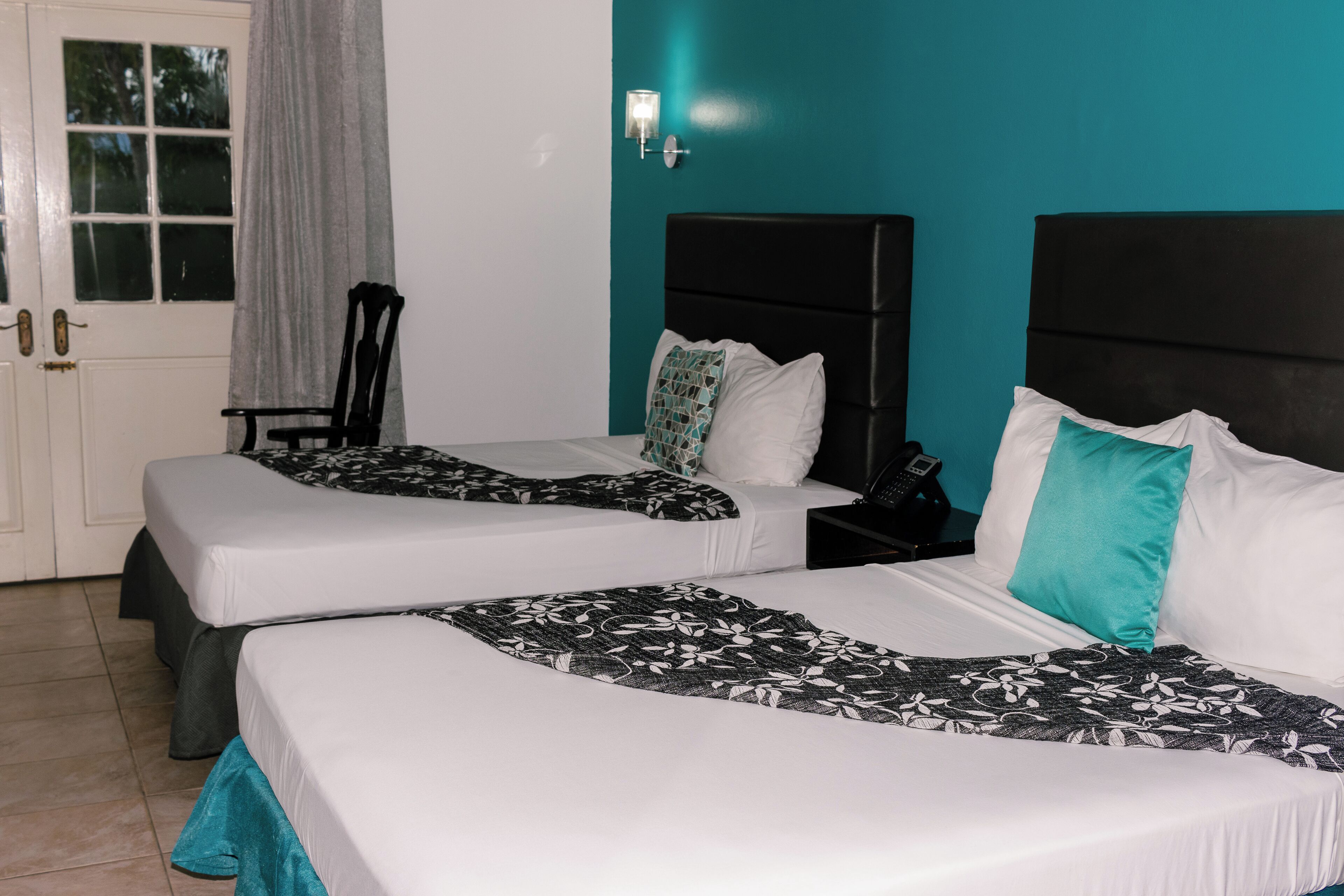 1 habitación, escritorio, tabla de planchar con plancha y wifi gratis 