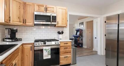 Historic Craftsman, just 8 minutes from downtown Kalamazoo.