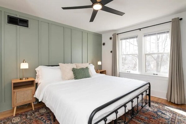 3 bedrooms, desk, iron/ironing board, travel cot