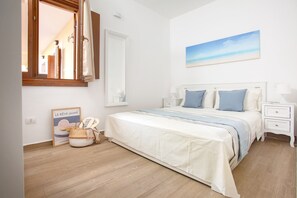 1 chambre, fer et planche à repasser, draps fournis