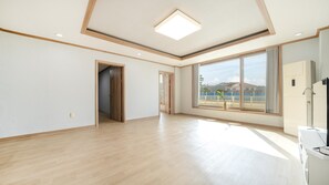 Basic Room, 3 Bedrooms (Pomalhauteu) | 1 bilik tidur, Wi-fi percuma 