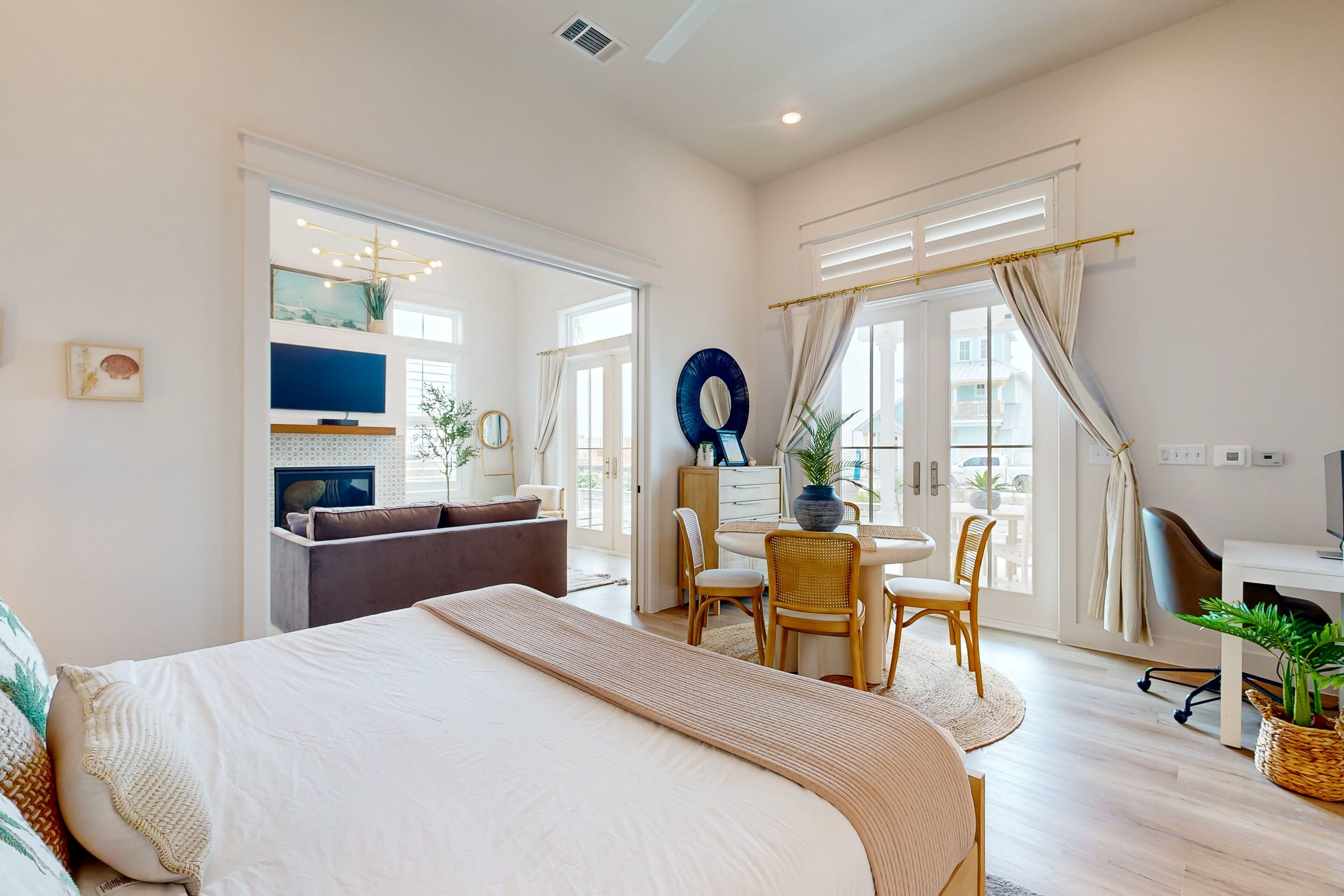2 bedrooms, desk, free WiFi, bed sheets