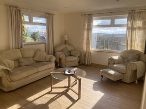 TV - The Annex at Meeks Park immaculate 2 bed (Alloa)