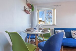 Dining - 1Bed-Sleeps2-Parking-NearCityCentre-Jlr-Nec (Birmingham)