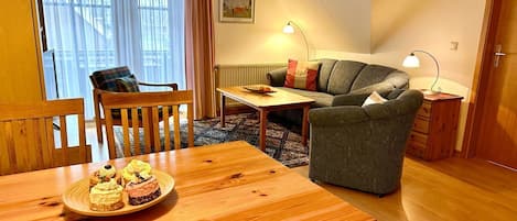 TV, DVD player, table tennis, stereo
