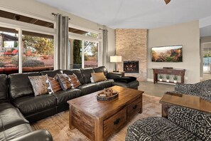 TV, fireplace - Luxury 5-Br Home with Pool, Spa & Panoramic Views (Sedona)