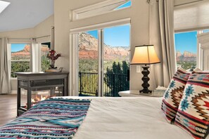 5 bedrooms, iron/ironing board, travel cot, WiFi - Luxury 5-Br Home with Pool, Spa & Panoramic Views (Sedona)