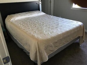 2 bedrooms, in-room safe, iron/ironing board, free WiFi