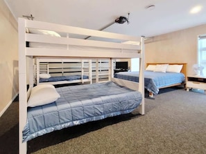 4 quartos, Wi-Fi de cortesia, roupa de cama