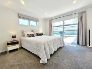 4 bedrooms, free WiFi, bed sheets