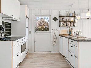 Fridge, microwave, dishwasher, cookware/dishes/utensils